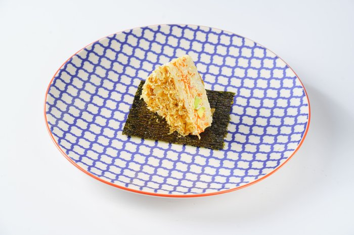 Онигири с крабом и креветкой