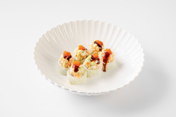 Острый ролл с лососем и креветкой