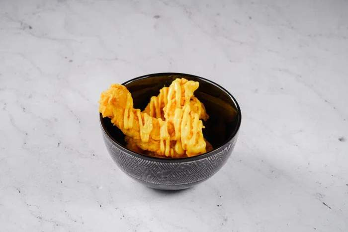 Стрипсы из цыпленка с соусом сливочный карри