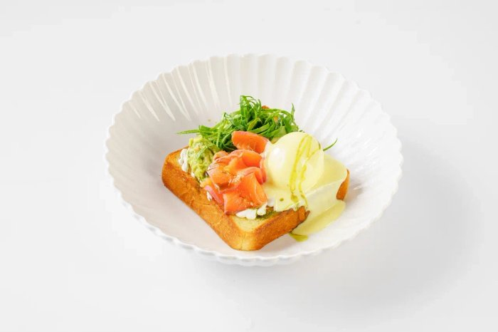 Хокайдо с лососем и голандским соусом