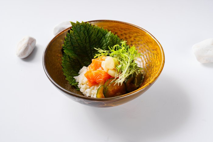 Донбури с лососем и гребешком